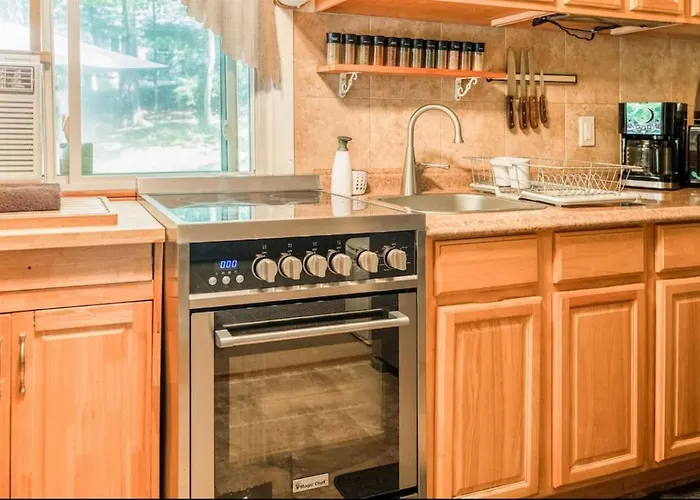 Pocono Cabin With Private Pool At Shawnee Mtn